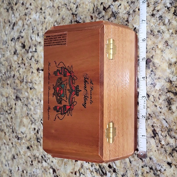 Arturo Fuente Short Story Wood Cigar Box - Picture 11 of 12